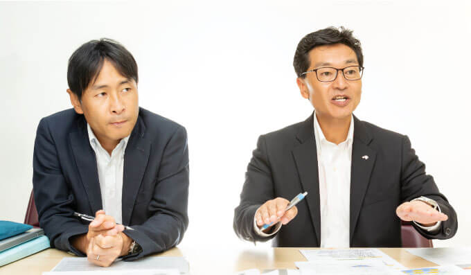 田 副社長（右）とiCHANGEプロジェクト担当の真田 氏