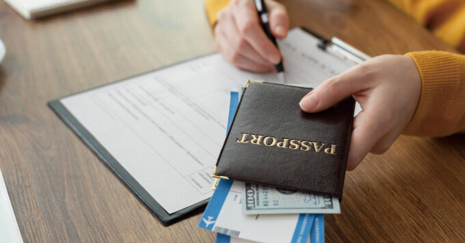 ベトナムが入国ビザ緩和へ ― 他方、外国人の労働許可手続には課題